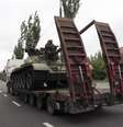 <p>Rebeldes pr&oacute;-R&uacute;ssia ergueram novas barricadas nas ruas de Donetsk nesta segunda-feira, preparando suas posi&ccedil;&otilde;es na cidade de 1 milh&atilde;o de habitantes depois de perderem o controle de Slaviansk, na pior derrota de sua revolta em tr&ecirc;s meses</p>  Foto: Stringer / Reuters