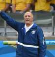 <p>Durante a derrota por 7 a 1 para a Alemanha, na semifinal da Copa do Mundo, o técnico Felipão foi da apatia à revolta na beira do campo</p>  Foto: Pedro Ugarte / AFP