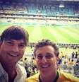 Ashton Kutcher e Luciano Huck acompanham jogo do Brasil contra a Alemanha   Foto: Instagram/aplusk / Reprodução