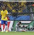 Maicon, Júlio César e David Luiz lamentam o sexto gol da Alemanha  Foto: Marcos Brindicci / Reuters