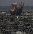 <p>Foto de um ataque aéreo israelense em Rafah, no sul da Faixa de Gaza, em 8 de julho</p><p> </p>  Foto: Ibraheem Abu Mustafa / Reuters