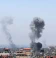 <p>Casas foram atingidas por um ataque com mísseis israelenses na Faixa de Gaza, em 8 de julho</p>  Foto: Khalil Hamra / AP
