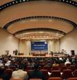 <p>Membros do novo parlamento iraquiano assistem&nbsp;a uma sess&atilde;o na sede do Congresso&nbsp;em Bagd&aacute;, em 1&ordm; de julho</p><p>&nbsp;</p>  Foto: Thaier Al-Sudani / Reuters