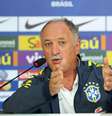 Luiz Felipe Scolari durante coletiva de imprensa no dia seguinte à derrota contra a Alemanha  Foto: Mowa Press
