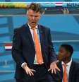 <p>Técnico Louis van Gaal em partida contra a Argentina; resposta a Felipão após 20 dias</p>  Foto: Pedro Ugarte / AFP
