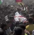 <p>Palestinos carregam o corpo de familiares mortos em um ataque de mísseis israelenses, na cidade de Beit Hanoun, no norte da Faixa de Gaza, em 9 de julho</p>  Foto: Khalil Hamra / AP