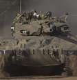 <p>Tanques israelenses se movimentam perto da fronteira entre Israel e a Faixa de Gaza</p>  Foto: Ariel Schalit / AP