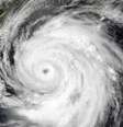 Tanto em Kyushu, como em Shikoku e na parte oeste de Honshu, a maior ilha do arquipélago japonês, a Agência Meteorológica mantém o alerta vermelho pelas precipitações  Foto: NOAA / AP