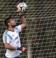 Com problema no ombro, goleiro Romero é uma das dúvidas para a estreia  Foto: Juan Mabromata / AFP