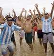 <p>Em Copa do Mundo "sul-americana", argentinos formaram o maior contingente de turistas</p>  Foto: Rodrigo Abd / AP