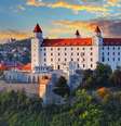 <p>Única capital mundial localizada na fronteira entre três países, a Bratislava encanta com monumentos e cultura</p>  Foto: Shutterstock