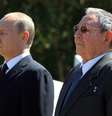 <p>Presidente russo, Vladimir Putin, e seu colega cubano, Raúl Castro participam de uma cerimônia de homenagem a combatentes, nesta sexta-feira, 11 de julho, em Havana, Cuba</p>  Foto: Alejandro Ernesto / EFE