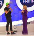 <p>Cantor gravou participa&ccedil;&atilde;o no Programa Eliana</p>  Foto: Artur Igrecias / SBT / Divulgação