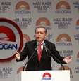<p>O primeiro-ministro da Turquia e candidato presidencial, Tayyip Erdogan faz um discurso durante uma reunião para lançar a sua campanha eleitoral em Istambul, nesta sexta-feira, 11 de julho</p>  Foto: Murad Sezer / Reuters