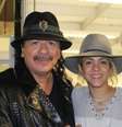 Carlos Santana, Shakira e Carlinhos Brown nos bastidores do show da final da Copa do Mundo  Foto: Shakira/Facebook / Reprodução