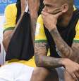 O Brasil não fez uma boa apresentação na despedida da Copa do Mundo, neste sábado, no Estádio Mané Garrincha, em Brasília. Do banco, Neymar assistiu a partida e fez muitas caras e bocas. Fora do jogo por conta de uma lesão, o atacante sofreu com os demais milhares de brasileiros que esperavam um desfecho mais feliz. A Holanda venceu por 3 a 0, garantindo a terceira posição na Copa do Mundo  Foto: Fabrice Coffrine / AFP