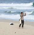 <p>Ator tirou v&aacute;rias fotos no local</p>  Foto: Marcello Sá Barretto / AgNews