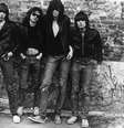 A foto que virou capa do disco 'Ramones', de 1976  Foto:  Roberta Bayley/Evening Standard/Hulton Archive / Getty Images 