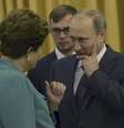 <p>Presidente Dilma Rousseff cumprimenta o presidente russo, Vladimir Putin</p>  Foto: Alexey Nikolsky / Reuters