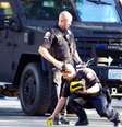 <p>Policiais trabalham no per&iacute;metro onde aconteceu o tiroteio, em Pasadena, Calif&oacute;rnia</p>  Foto: Twitter