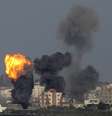 <p>Uma &aacute;rea da Faixa de Gaza &eacute; alvo de ataque&nbsp;a&eacute;reo israelense, em 13 de julho</p>  Foto: Ammar Awad / Reuters