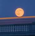 A de agosto, afirma a Nasa, deve ser ainda mais espetacular, já que a Lua Cheia coincide exatamente com a hora do perigeu  Foto: AP