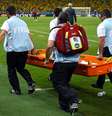 Mochila padronizada em evidência no socorro do jogador Neymar  Foto: Lars Baron - FIFA / Getty Images 