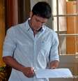<p>Jovem chega à conclusão de que pode ser filho da perua</p>  Foto: TV Globo / Divulgação