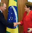 Dilma e Vladimir Putin conversaram sobre a organização da próxima Copa, na Rússia  Foto: Evaristo Sa / AFP