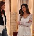 Helena tenta convencer Luiza a adiar casamento  Foto: TV Globo / Divulgação