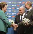 <p>Dilma se encontrou com Vladimir Putin, presidente da Rússia, próxima sede da Copa</p>  Foto: Alexey Nikolsky / RIA Novosti / Kremlin / Reuters