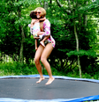 Nesta segunda-feira (14), Beyoncé publicou em seu site oficial uma série de imagens de sua vida pessoal ao lado de Jay-Z e da filha Blue Ivy  Foto: Beyoncé.com / Reprodução