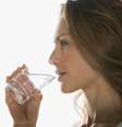 <p>Tomar água faz parte de uma dieta saudável</p>  Foto: Getty Images 