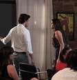 Laerte perde o controle e obriga Luiza a sair no meio da aula   Foto: TV Globo / Divulgação