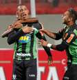 <p>Vitor Hugo deve ser negociado ao Palmeiras para 2015</p>  Foto: Ramon Bittencout / Agência Lance