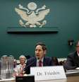 <p>O diretor dos Centros de Controle e Prevenção de Doenças,Tom Frieden, testemunha durante sessão de Energia e Comércio da Câmara Baixa, em Washington, em 16 de julho</p>  Foto: Kevin Lamarque / Reuters