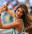<p>Para estar com a pele sempre linda e radiante nos desfiles e eventos como a final da Copa do Mundo, Gisele Bündchen é adepta de cremes hidratantes com extratos orgânicos e naturais</p>  Foto: Jamie Squire / Getty Images