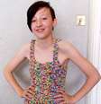 <p>Vestido foi colocado no site de leil&otilde;es por 50 libras e acabou&nbsp;vendido por 170 mil libras. A modelo na imagem &eacute; filha de Helen Smith</p>  Foto: Helen Wright/SWNS.com / Reprodução
