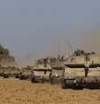 <p>Moradores de Gaza relataram que há artilharia pesada e bombardeios navais ao longo da fronteira de Gaza.</p>  Foto: Ronen Zvulun / Reuters