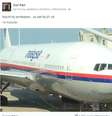 <p>Publicação em Facebook de holandês mostra avião da Malaysia Airlines </p>  Foto: Cor Pan/ Facebook / Reprodução