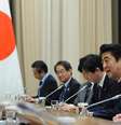 <p>A rela&ccedil;&atilde;o R&uacute;ssia e Jap&atilde;o tamb&eacute;m pode ser afetada por causa das san&ccedil;&otilde;es. O presidente Vladimir Putin se reuniu com o primeiro ministro japon&ecirc;s Shinzo Abe</p>  Foto: RIA-Novosti, Mikhail Klimentyev / AP