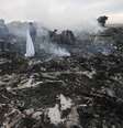 <p>Destroços do avião da Malaysia Airlines derrubado por um míssil na região de Donetsk, nesta quinta-feira</p>  Foto: Maxim Zmeyev / Reuters