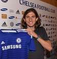 Lateral esquerdo foi confirmado no clube londrino  Foto: Chelsea FC/Divulgação