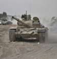 <p>Tanque de exército é visto durante os ataques no Iraque</p>  Foto: Stringer / Reuters