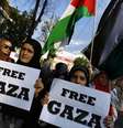 <p>Palestinos fazem uma manifestação contra os ataques israelenses na Faixa de Gaza</p>  Foto: Bogdan Cristel / Reuters