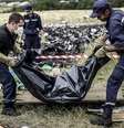 <p>Um avi&atilde;o transportando os primeiros 20 corpos de v&iacute;timas malaias do voo MH17 da companhia Malaysia Airlines na Ucr&acirc;nia decolou nesta quinta-feira de Amsterd&atilde; para Kuala Lumpur</p>  Foto: AFP