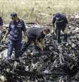Restos de avião malaio são analisados por especialistas; EUA e Ucrânia acusam Rússia de enviar mísseis para separatistas que teriam derrubado o veículo  Foto: BULENT KILIC / AFP