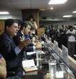 Organizações da sociedade civil defendem garantias legais a ativistas presos, em ato na sede da OAB/RJ  Foto: Tânia Rego / Agência Brasil