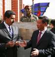 <p>Presidente Xi Jinping conversa com Nicolás Maduro durante evento em Caracas. Xi Jinping lidera comitiva chinesa em giro pela América Latina</p>  Foto: Carlos Garcia Rawlins / Reuters