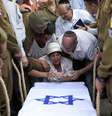 O número de militares israelenses mortos desde o início da operação Limite Protetor subiu para 29, depois que ontem morreram mais dois soldados nos combates na Faixa de Gaza  Foto: Tsafrir Abayov / AP